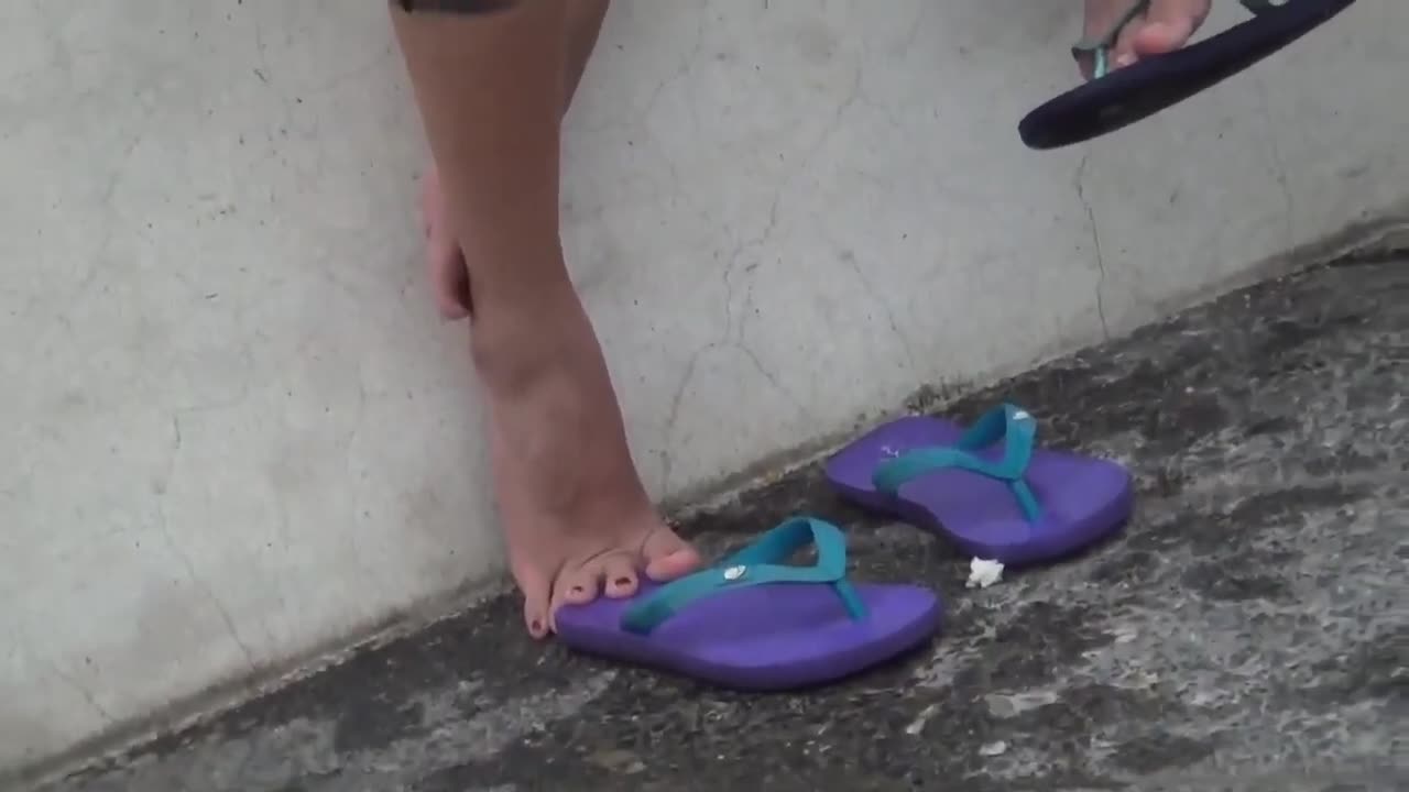 Outdoor Flip Flops Show