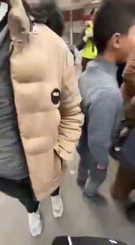 Weapons seized by rebels from Assad's army are being sold on the streets of Syria.mp4