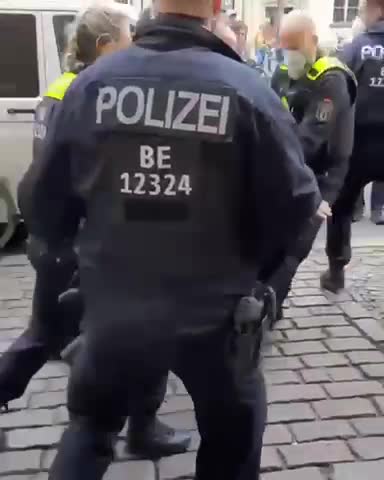 Polizei dein Freund und Helfer