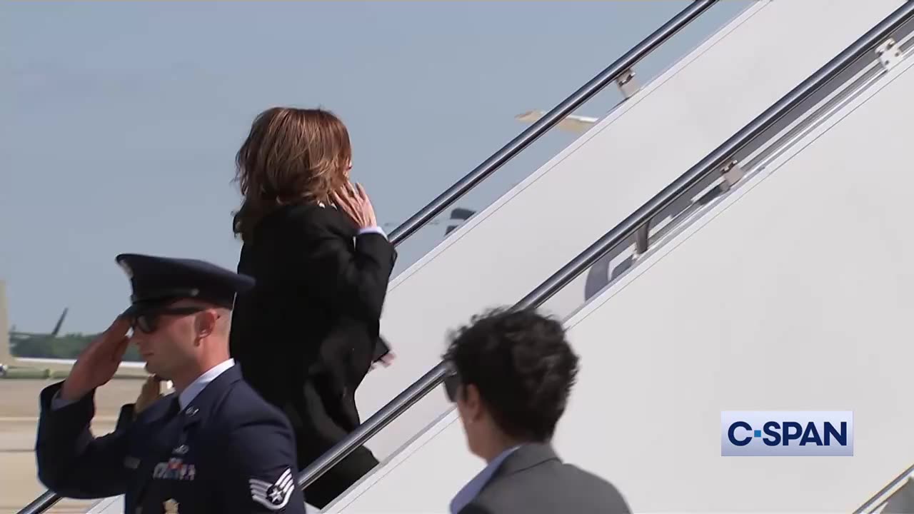 Video Shows Kamala Harris Wearing Headphones to Ignore Media