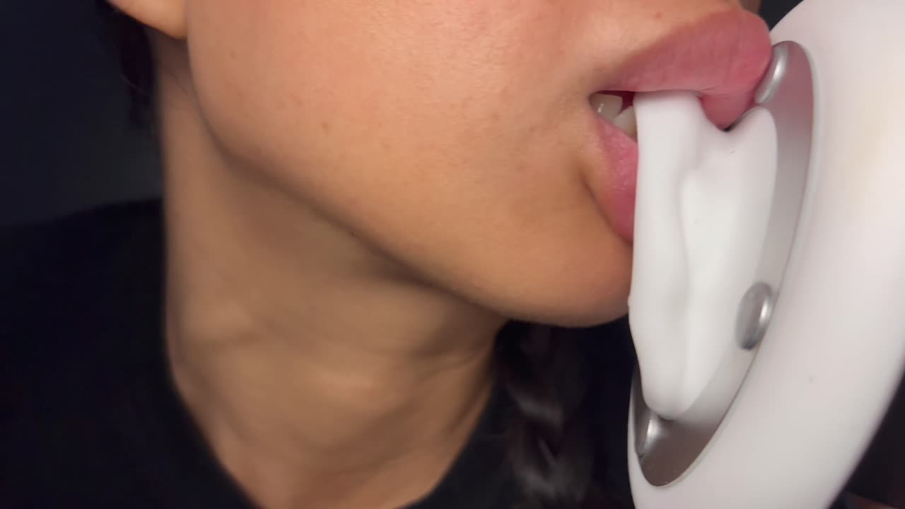 ASMR EARLICKING