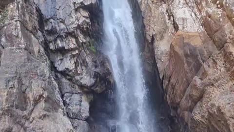 Cachoeira Veredão 💥💦 Demais né 💚 Bom dia! CavalcanteGO🇧🇷 Lugares que vc deve conhecer!