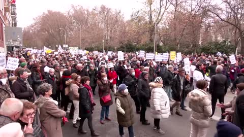 Spanish health workers protest for better future