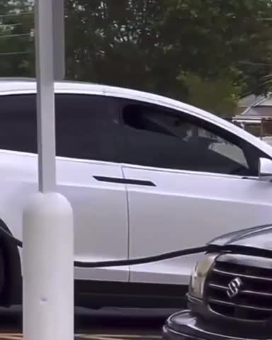 Electric boogie Woogie Subaru thinks it’s a Tesla