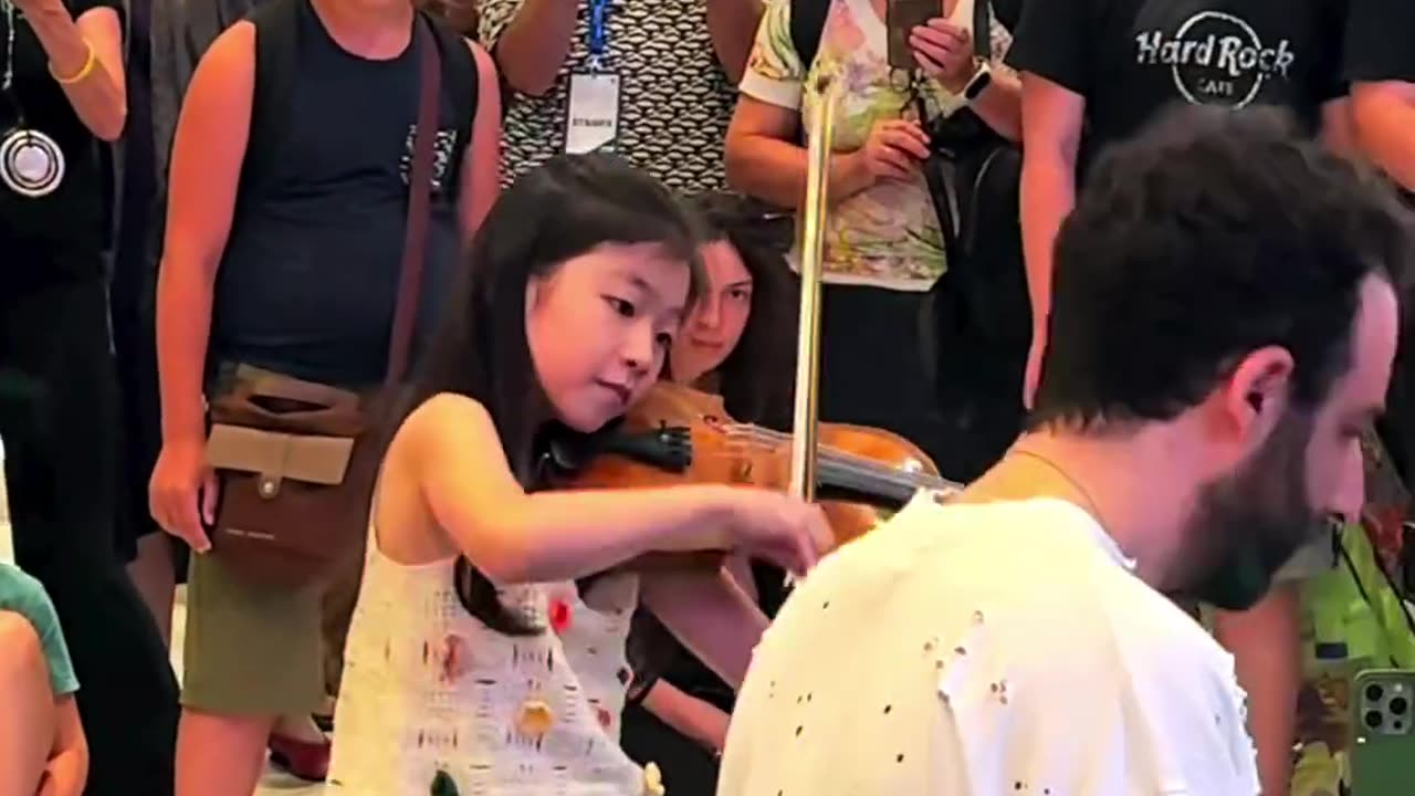 A 10-year old child prodigy @yeonah_kim_violin played