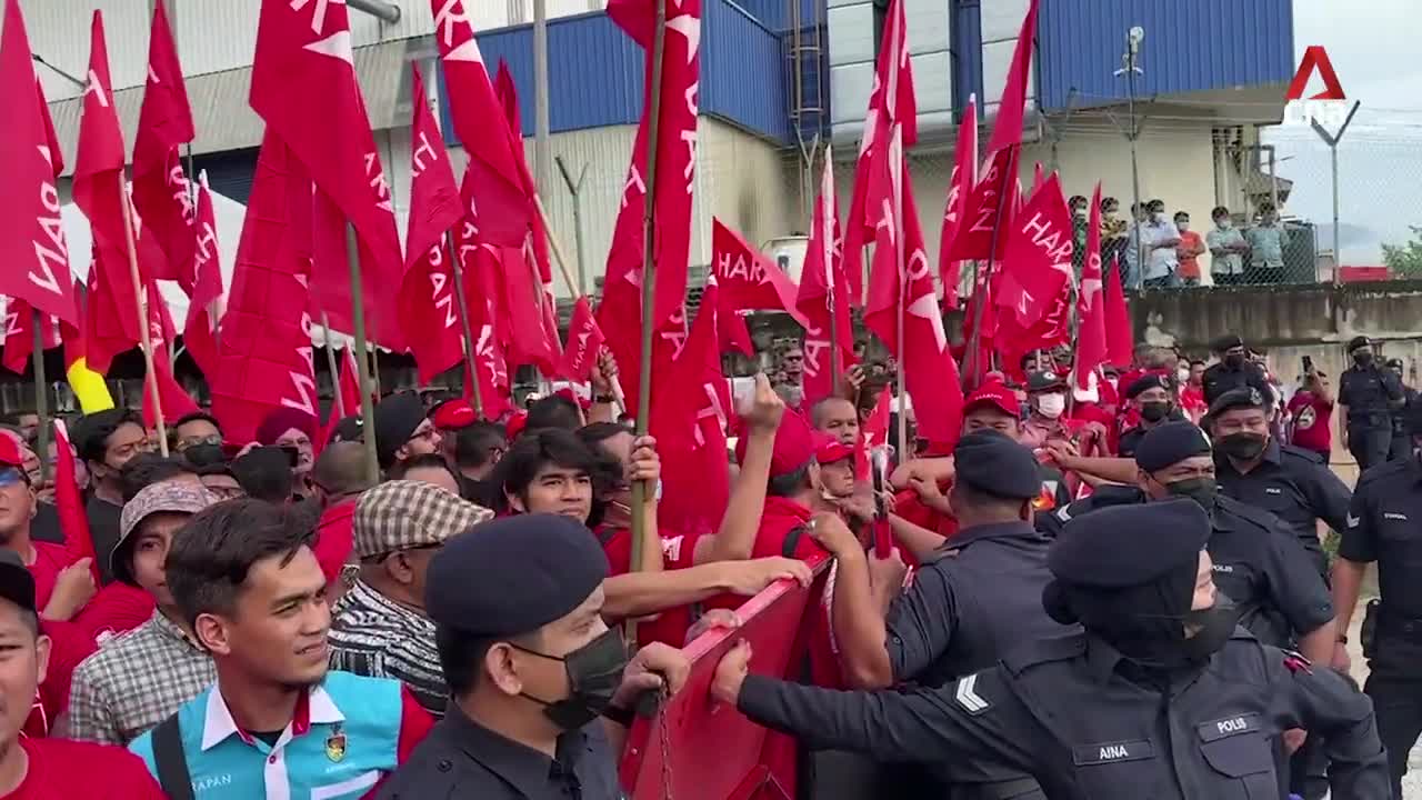 Malaysia GE15: Supporters show up in force at nomination centres