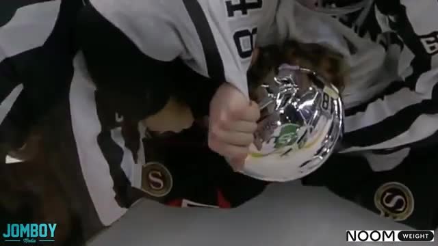 Lemieux bites Tkachuk!