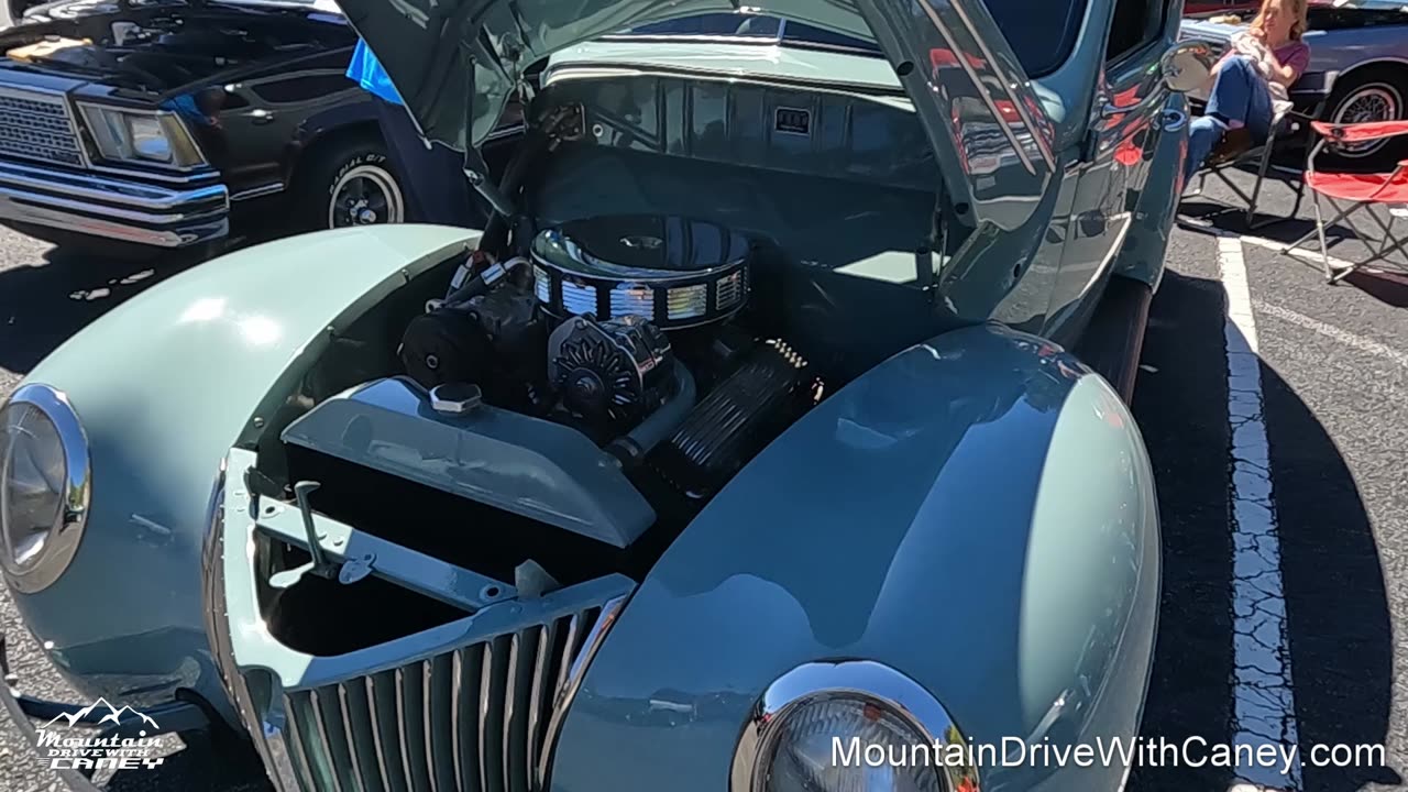 1939 Ford Deluxe Antique Car