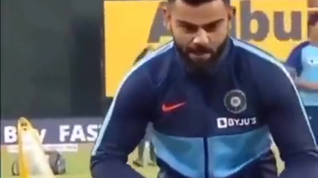 Virat kohli funny action 😂😂