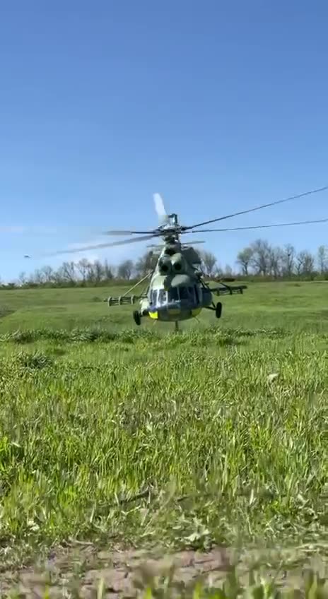 Incredible Footage of a Helicopter Flyby