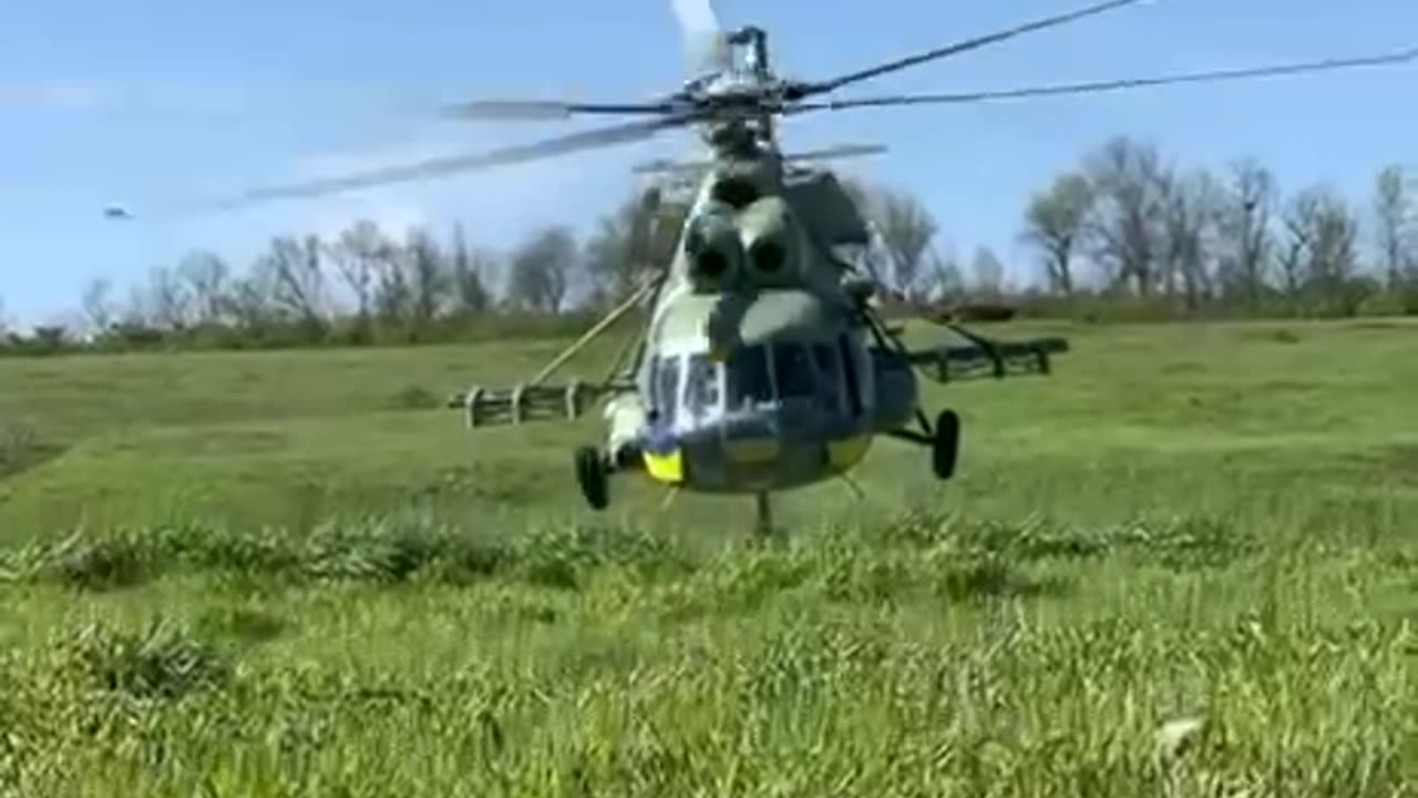 Incredible Footage of a Helicopter Flyby