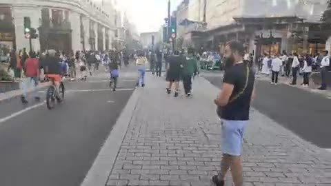 Regent Street mirroring New York.