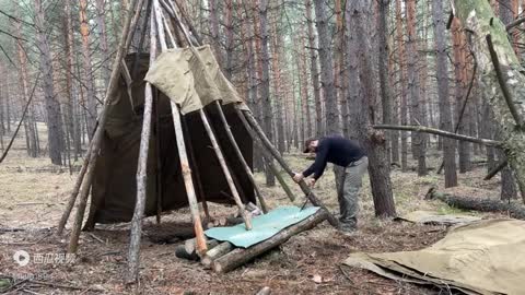 Camping + in + tents + with + my + daughter + - + baking + pizza + in the oven