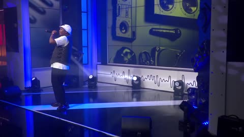 Mnqobi Yazo performs ‘Umlungu Wami’ — Massive Music - S6 Ep 31 - Channel O.