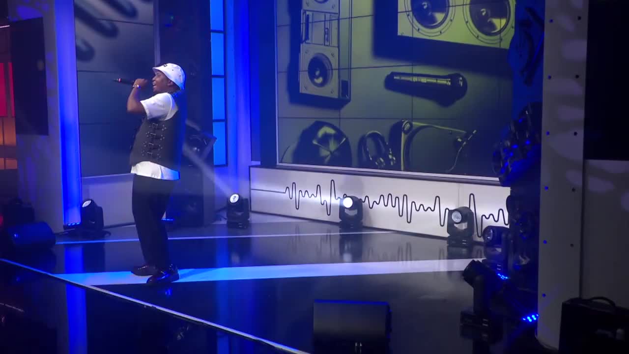 Mnqobi Yazo performs ‘Umlungu Wami’ — Massive Music - S6 Ep 31 - Channel O.