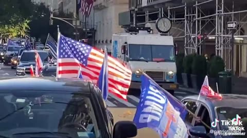 Americans begin to show up at Trump Tower in New York for President Trump’s rumored arrest.