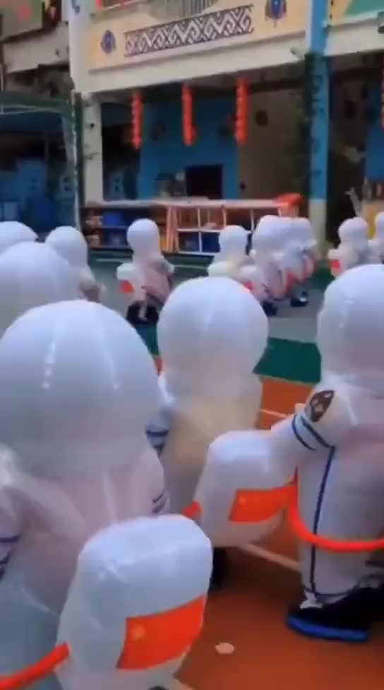 Ez nem jelmezbál / This is not a costume party