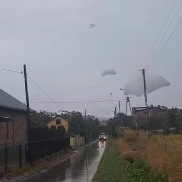 NATO légideszantosok akadtak villanyoszlopokra egy lengyelországi gyakorlaton