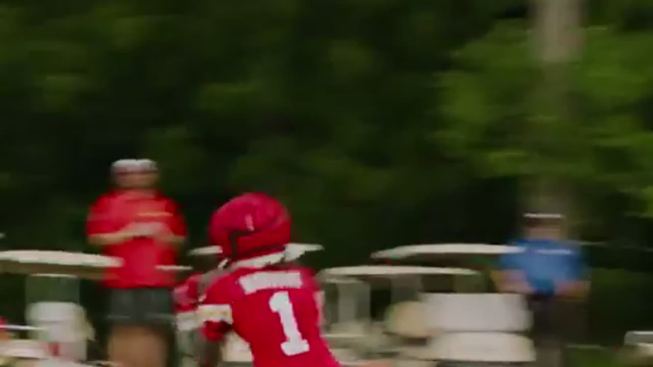 Patrick Mahomes Makes Crazy Throw