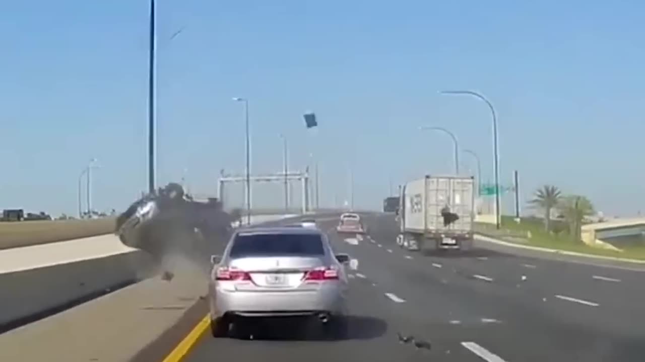 Crazy highway car accident!