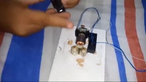 how does an electric motor work