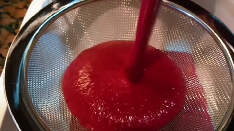 MAKING SIMPLE SNACKS AND EASY JUICE DETOX