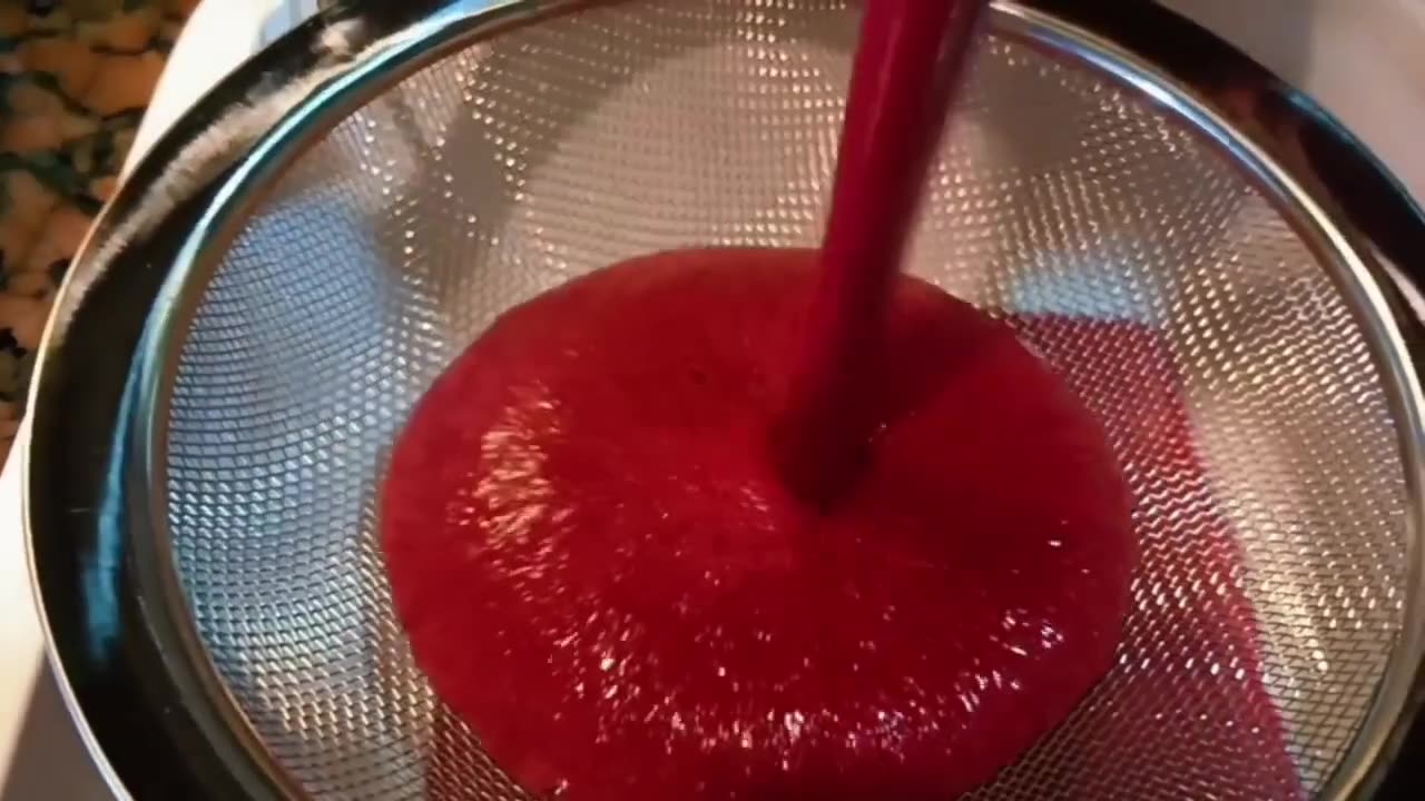 MAKING SIMPLE SNACKS AND EASY JUICE DETOX