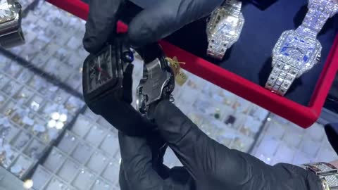 RATING and PRICING CARTIER Santos WATCHES! Diamond VS Plain Jane !