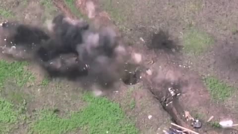 Russian Artillery hits Ukrainian trench