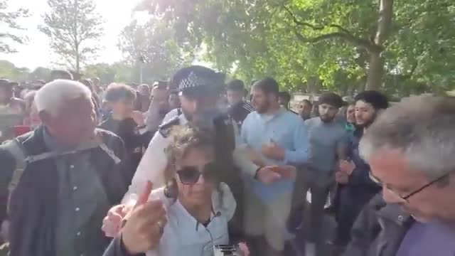 Police Arrest Hatun Tash After Muslim Steals From Her! Speakers Corner