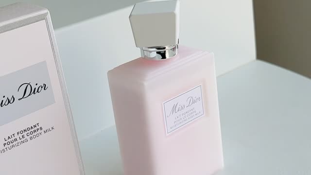 Life is very bitter perfume is very sweet, every flavor is the healing of the mood