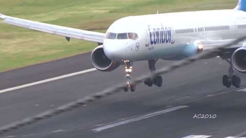 Crosswind LANDINGS at MADEIRA on runway 05