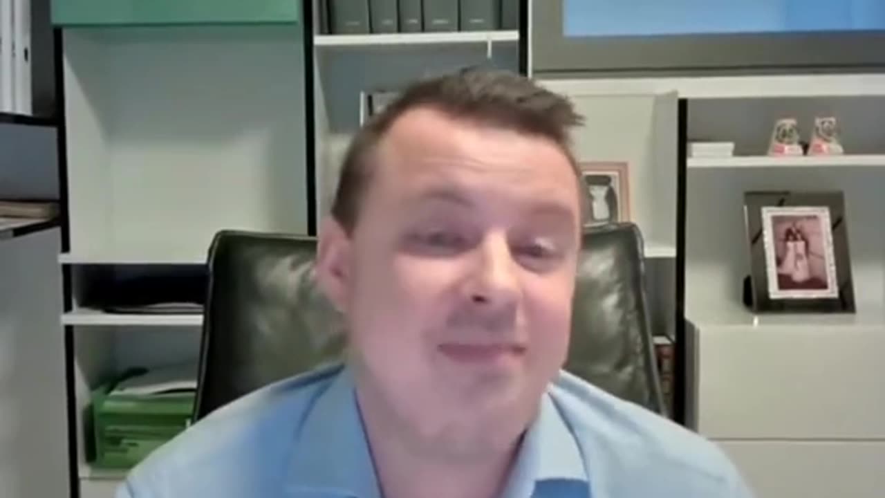 PAN RAJCHL SOBĚ I VÁM VYSVĚTLÍ, PROČ V ŽÁDNÉM PŘÍPADĚ NEVYSTUPOVAT Z EU