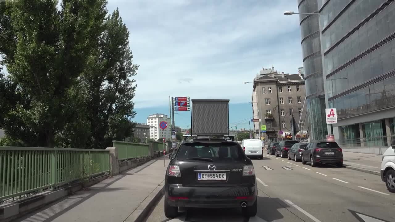 Driving Downtown - Vienna 4K - Austria(00h29m29s-00h31m27s)