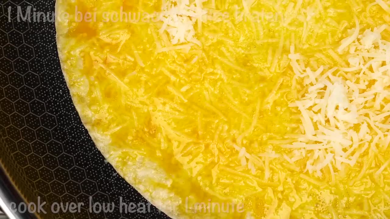 Gießen Sie einfach das Ei auf die Tortilla und das Ergebnis wird erstaunlich sein! Einfaches Rezept!