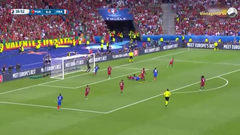 Portugal_-_France_EURO_2016_final_Portuguese_comme