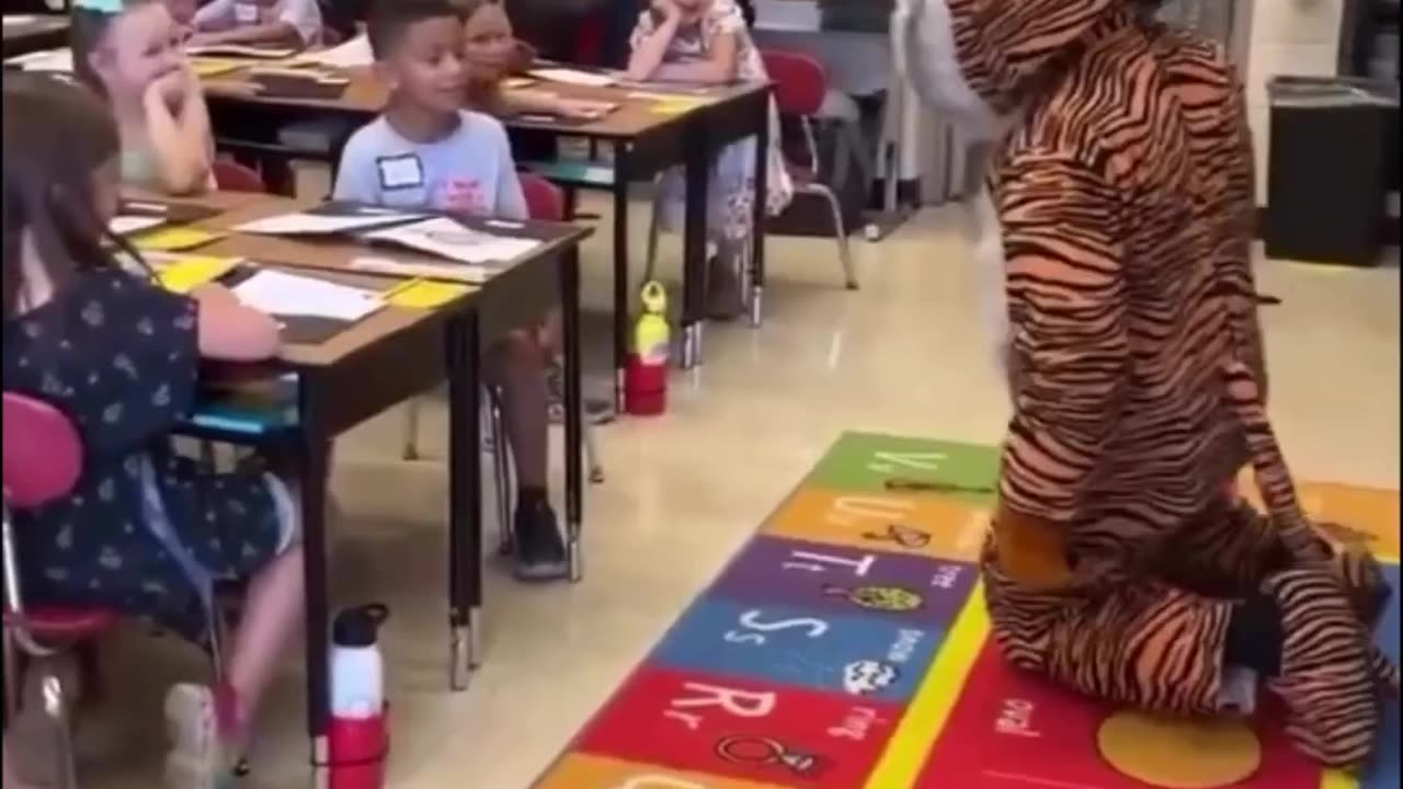 A SOLDIER SURPRISES HIS YOUNG SON ON HIS FIRST DAY OF SCHOOL