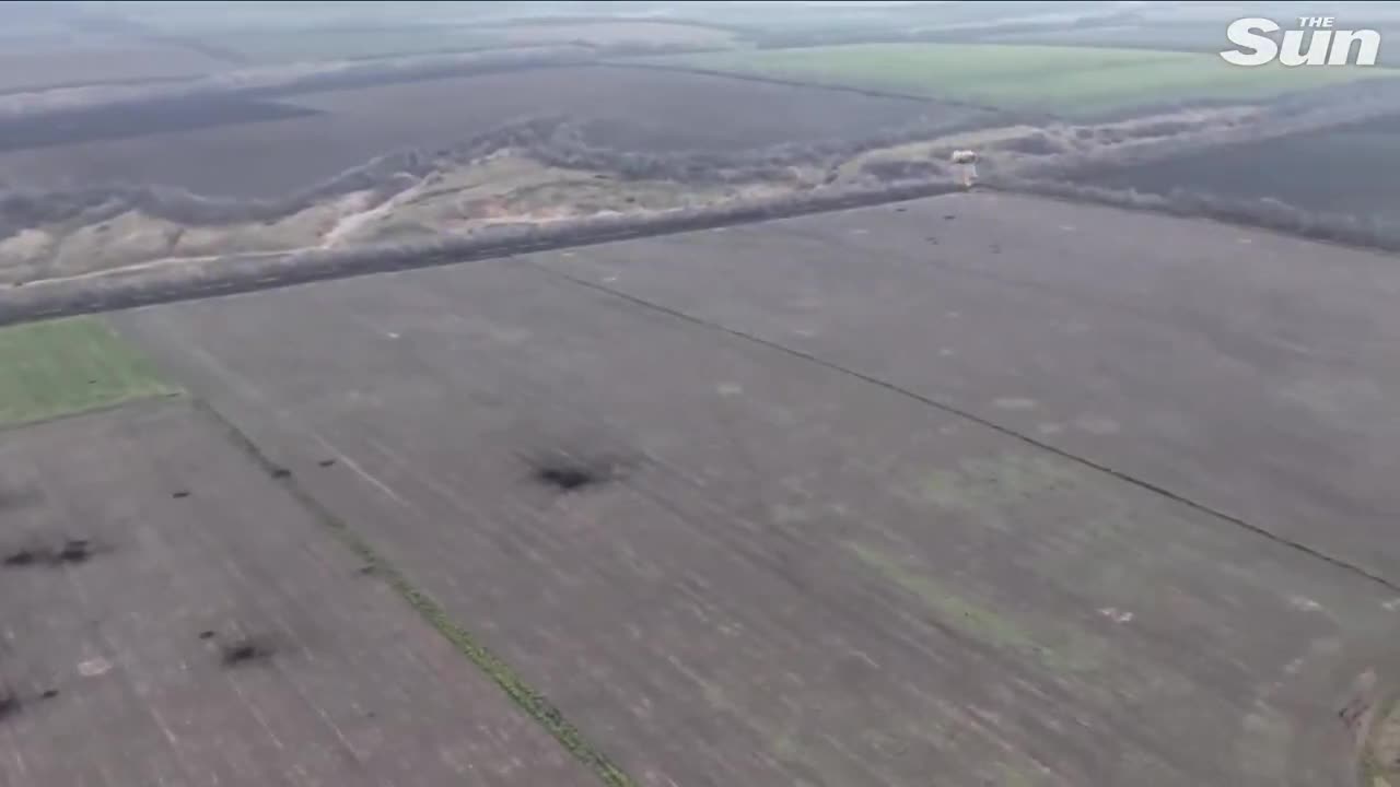 Ukrainian paratroopers destroy Russian tank with guided missile