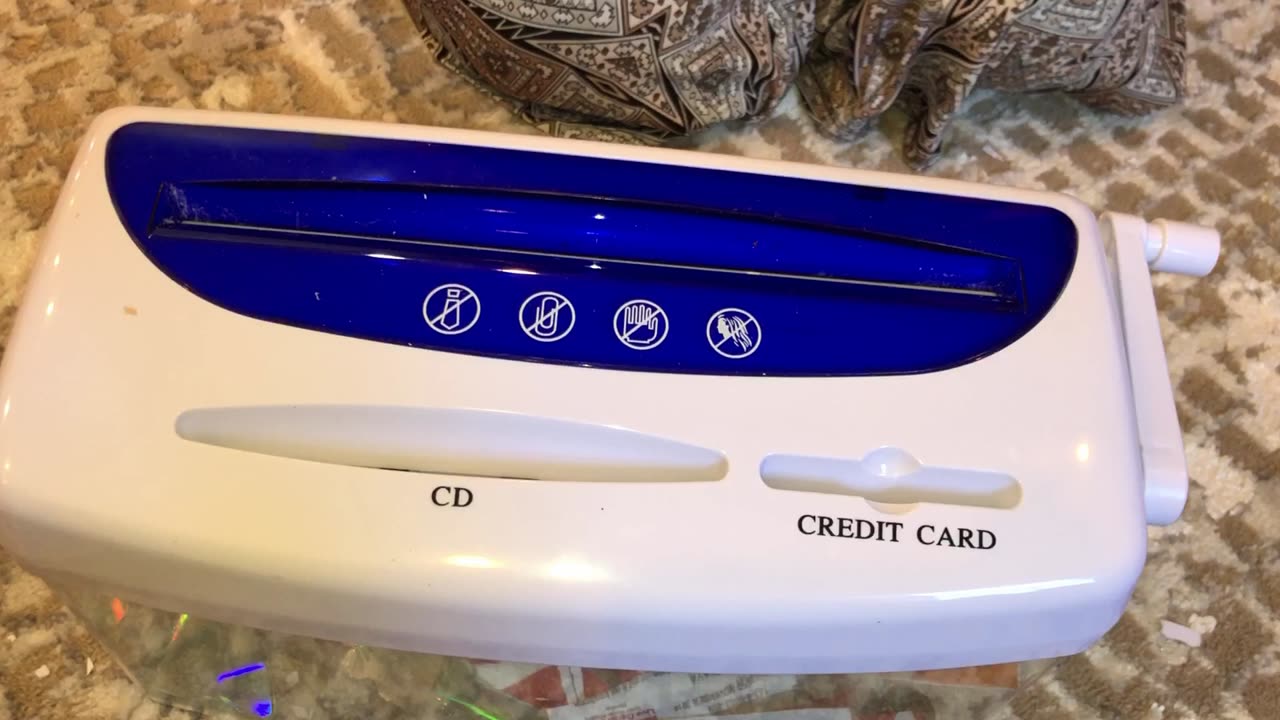 HOME X 3 in 1 Hand Manual Crank Paper Document Credit Cards CDs DVD Shredder Shredding Cut GiZ WiZ