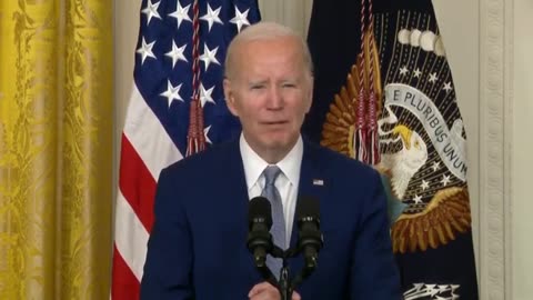 Audience laughs in Biden's face watching him attempt to recite a poem