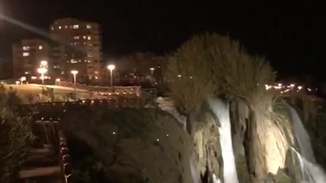Night waterfall.