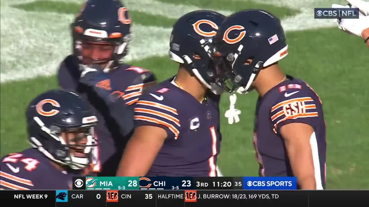 Justin Fields Having the Game of His LIFE!