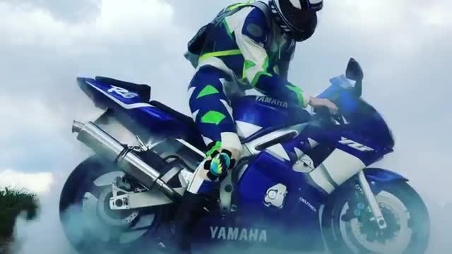 Yamaha R6 Motorbike Tyre Burnout. Brilliant noise! Volume up 🏍🏍🏍