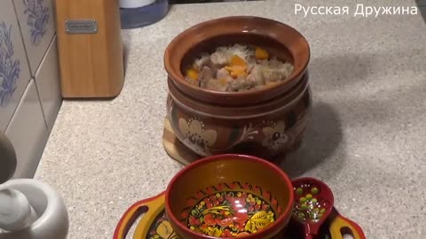 Русская кухня! Готовим в горшочке. Каша рисовая с мясом.