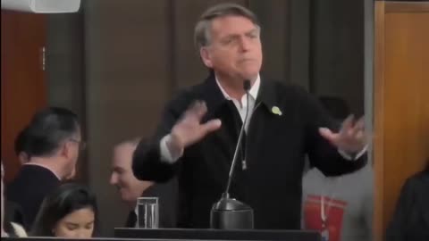 Bolsonaro chama Lula de “analfabeto” e “jumento”