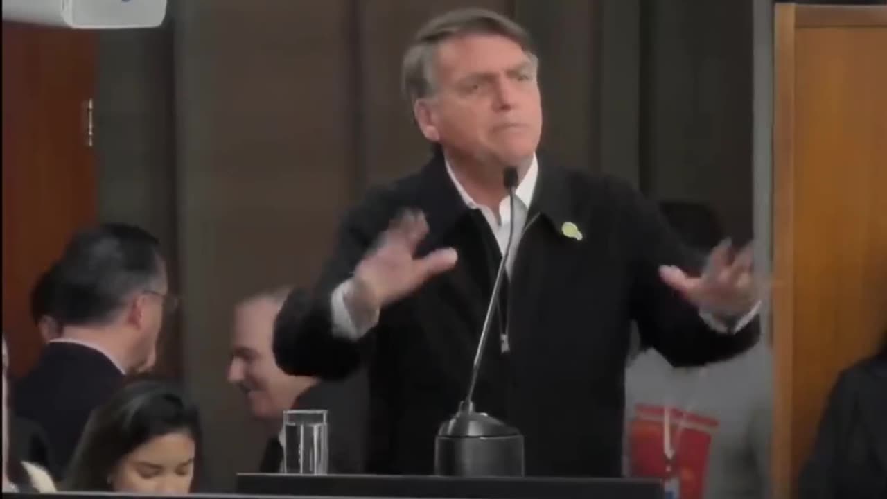 Bolsonaro chama Lula de “analfabeto” e “jumento”