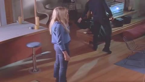 Femme Nikita The Hand Dance!