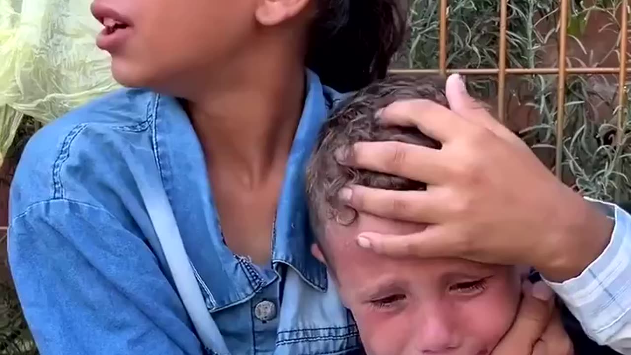 Heartbreaking video shows a grief-stricken Palestinian girl embracing her little brother