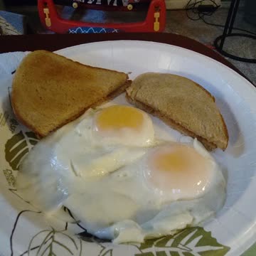 Eating Kroger Extra Large Grade A Eggs, Dbn, MI, 9/17/23