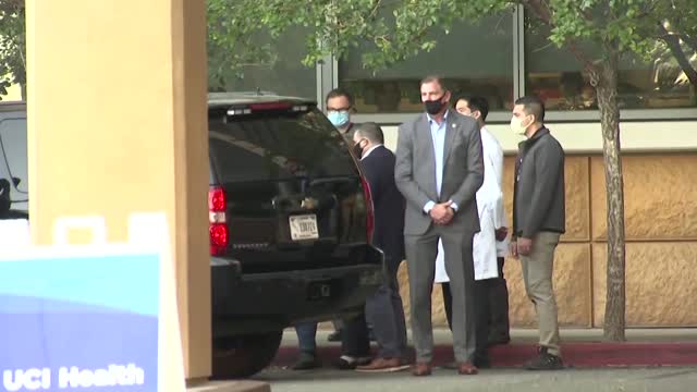 Bill Clinton walks out of California hospital